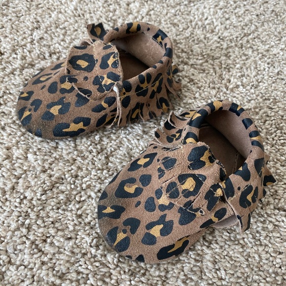 Baby girl toddler cheetah neutral leopard moccasins shoes - Picture 6 of 10